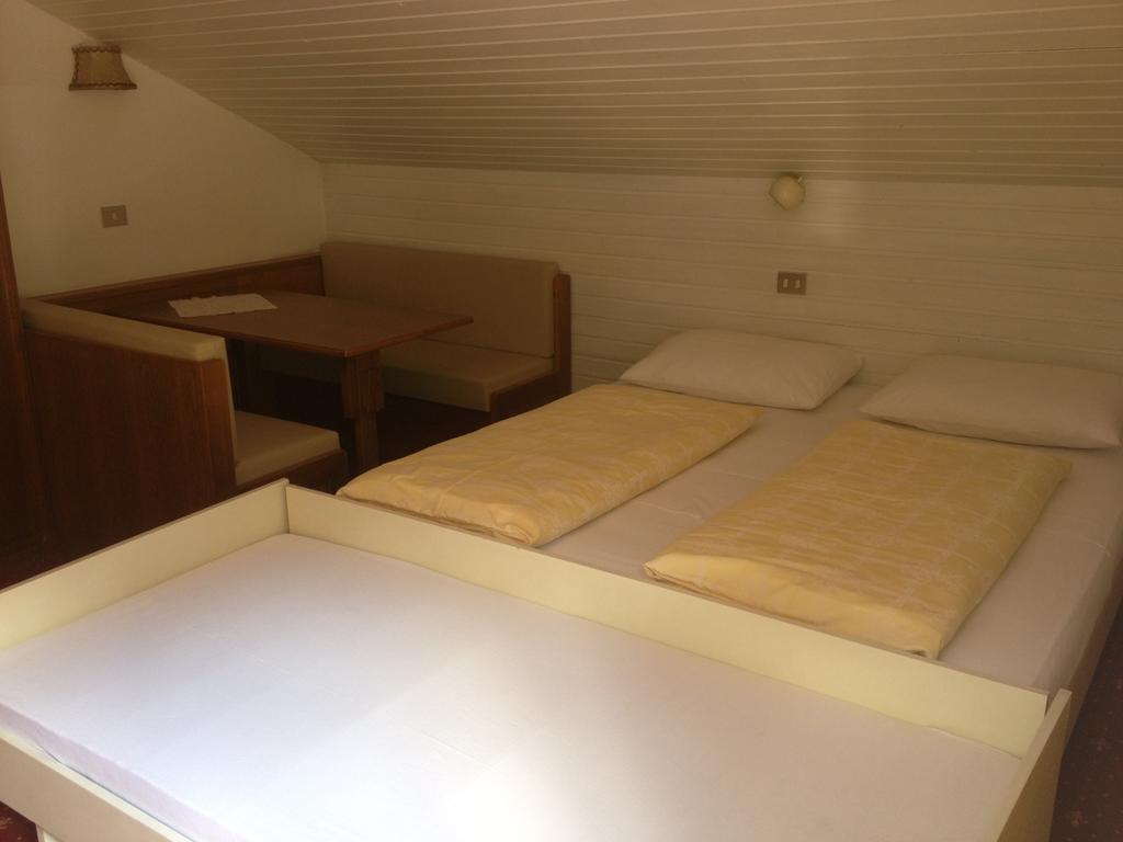 Appartment Rock Campo Tures Kamer foto